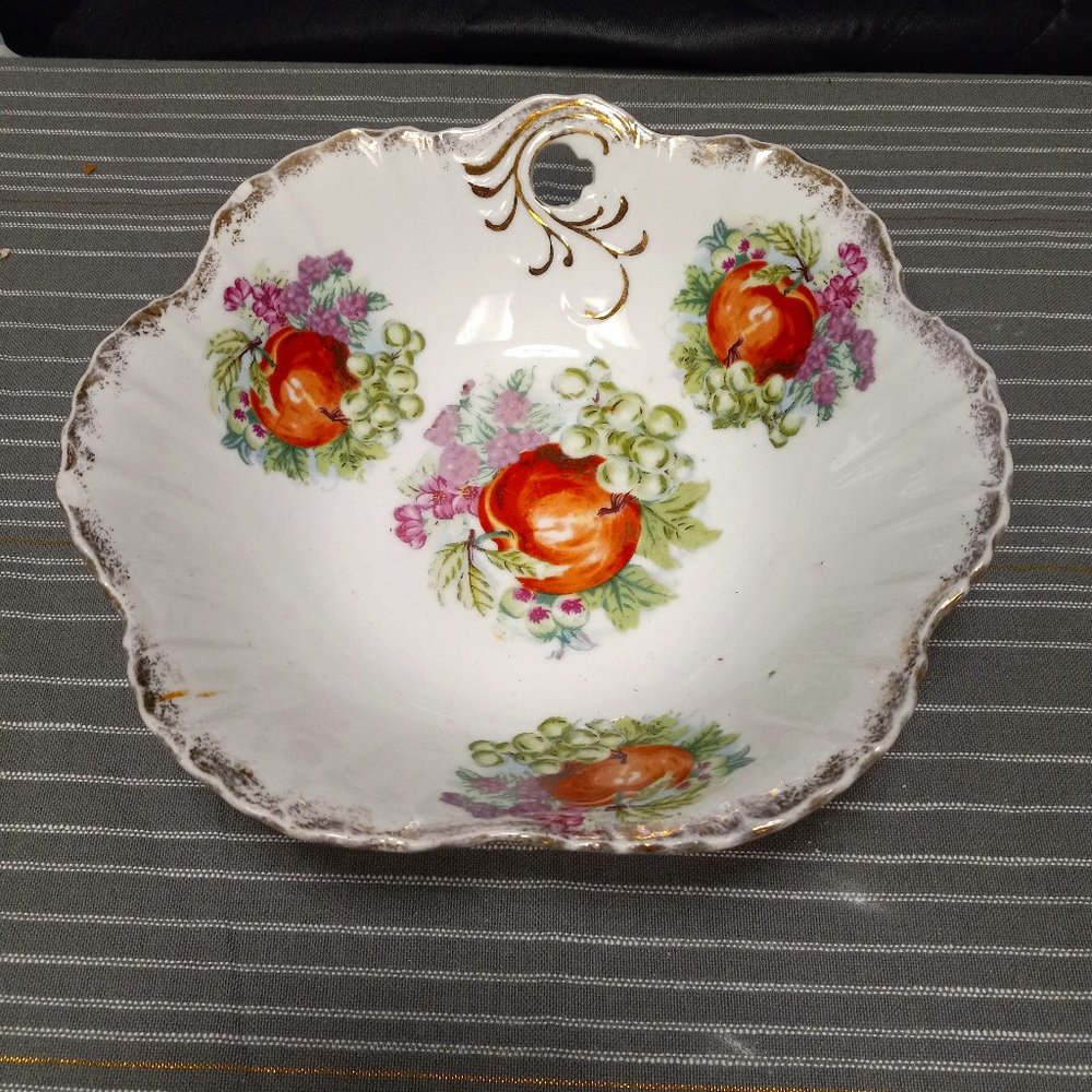 VINTAGE TRANSFERWARE APPLE DECORATIVE DISH
